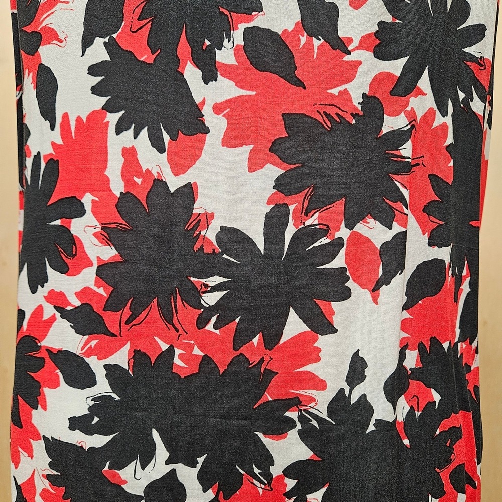 NWT Gap Red/Black/White Floral V-Neck Tank Top Size Medium - Picture 3 of 7